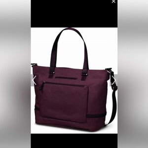 eBags Belcourt Convertible Carry All, plumb
Perfect carry on